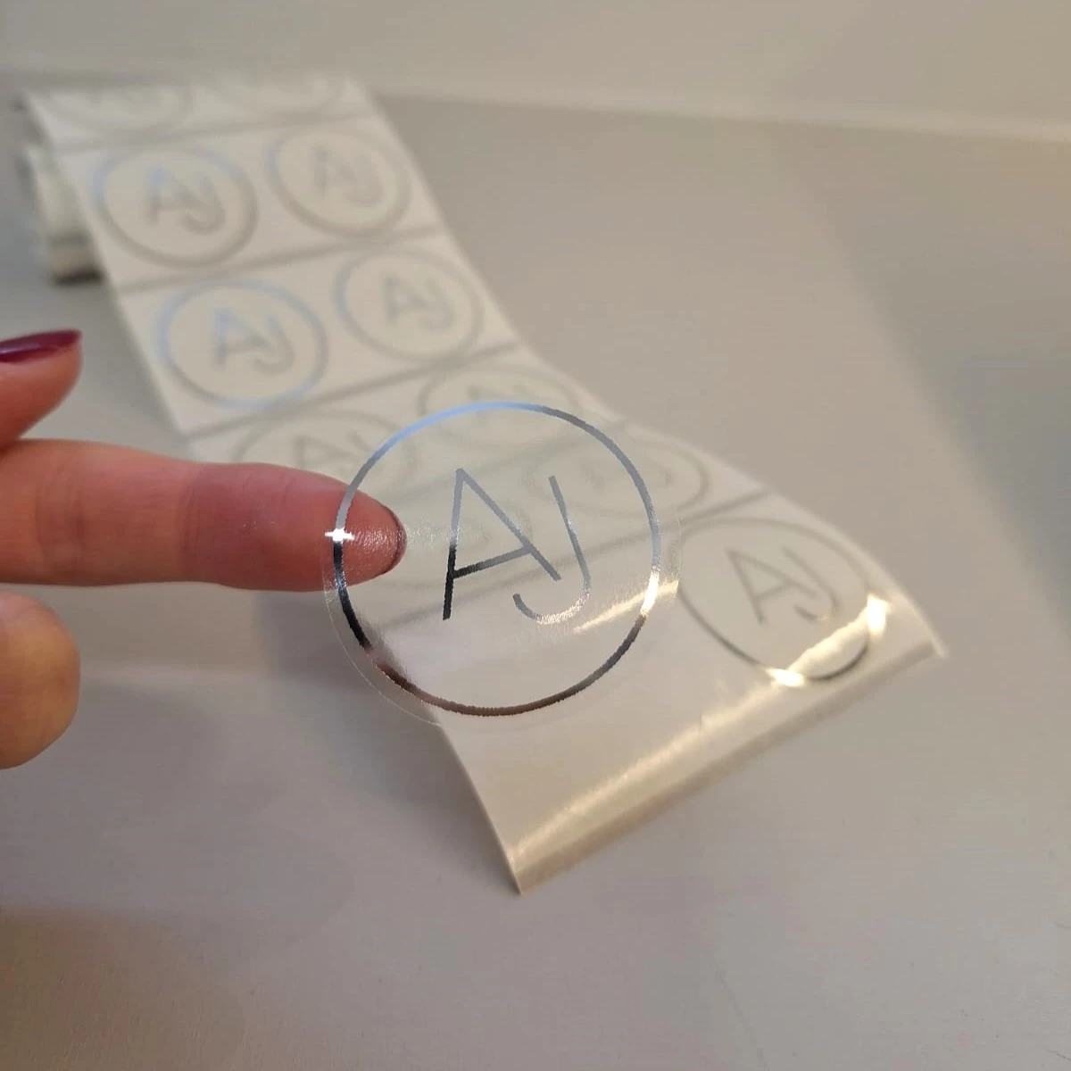 etiqueta-adesiva-transparente-4cm-logo