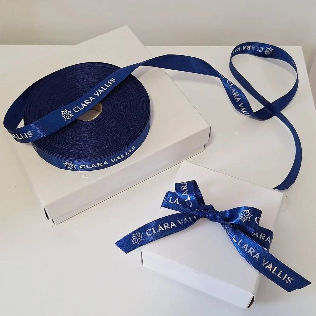 fita-cetim-personalizada-15mm-caixinha-presente